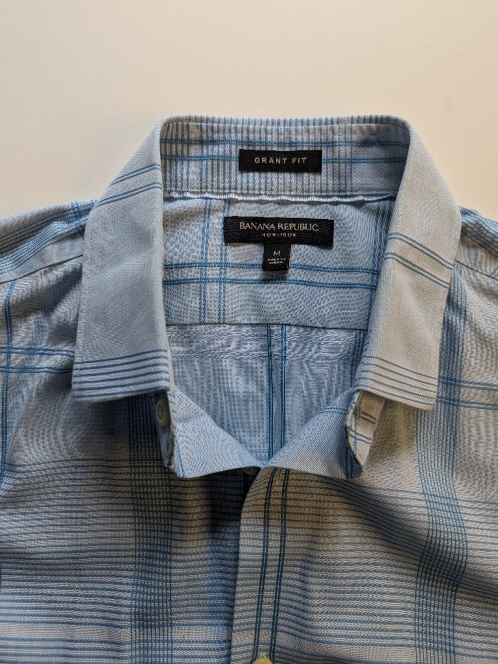 Banana Republic Men's Blue & Light Blue Plaid 100% Cotton Non-Iron Shirt Size M